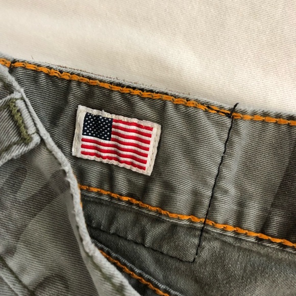 TRUE RELIGION mens RICKY CUTOFF Camo Shorts 30 - Picture 7 of 7